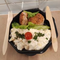 Frikadeller m/ kold kartoffelsalat